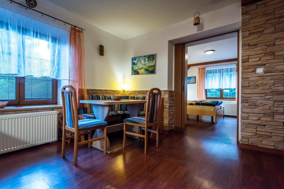 Seating area, Dining area