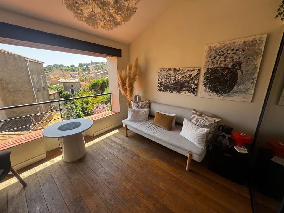 View (from property/room), Balcony/Terrace, Living room