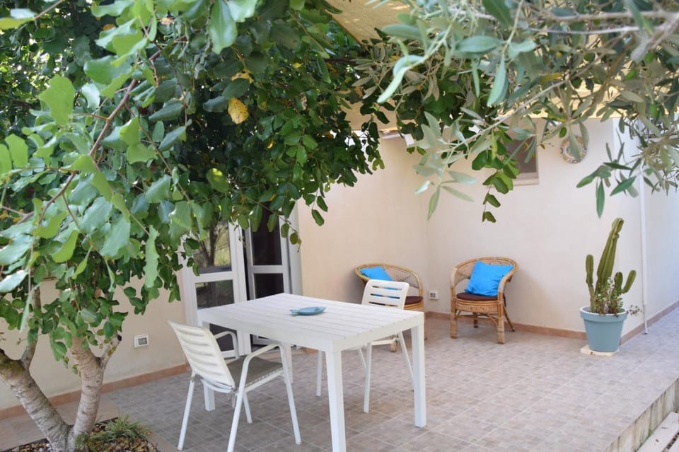 Patio, Dining area