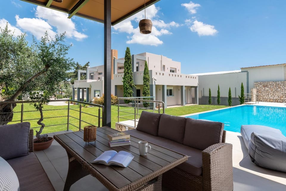 Day, Garden, View (from property/room), Seating area, Dining area, Garden view, Pool view, Swimming pool, sunbed