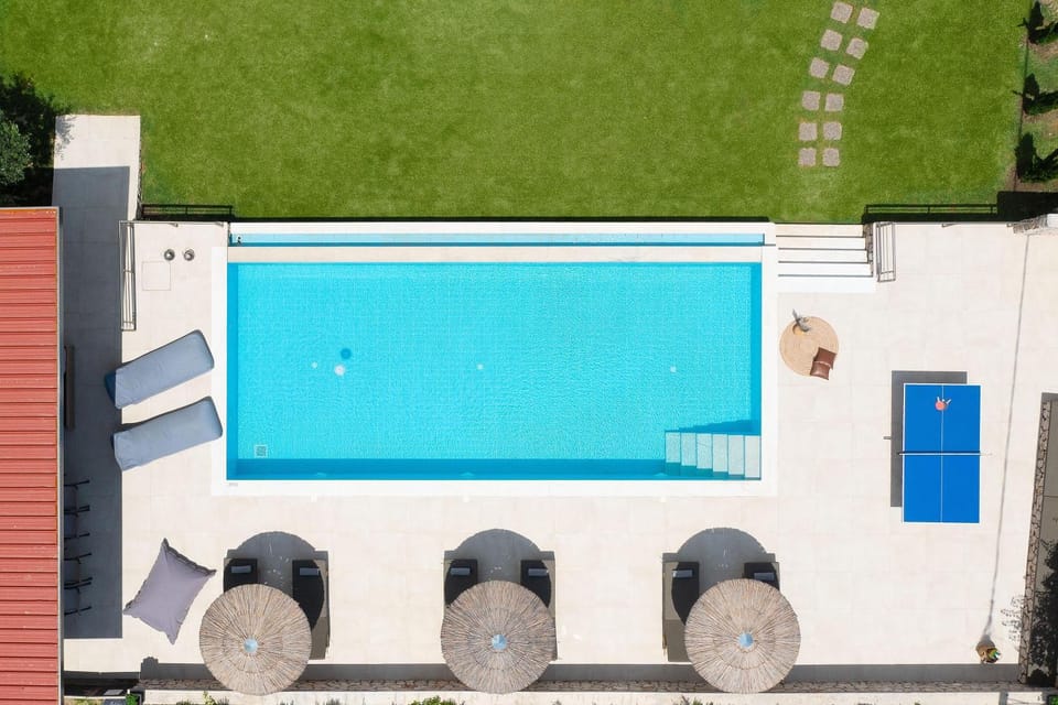 Day, Pool view, Swimming pool, sunbed