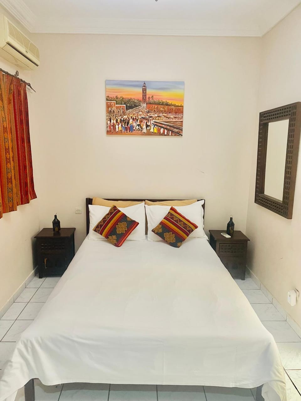 Photo of the whole room, Bedroom, air conditioner