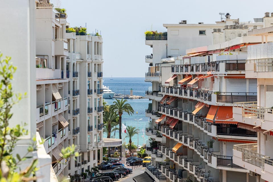 Nearby landmark, City view, Sea view