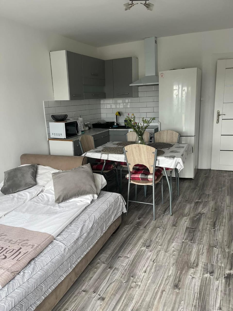 Kitchen or kitchenette, Communal kitchen, microwave, oven