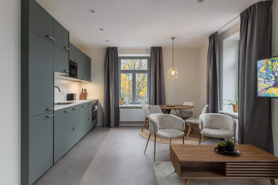 TV and multimedia, Kitchen or kitchenette, Living room, Seating area, Dining area