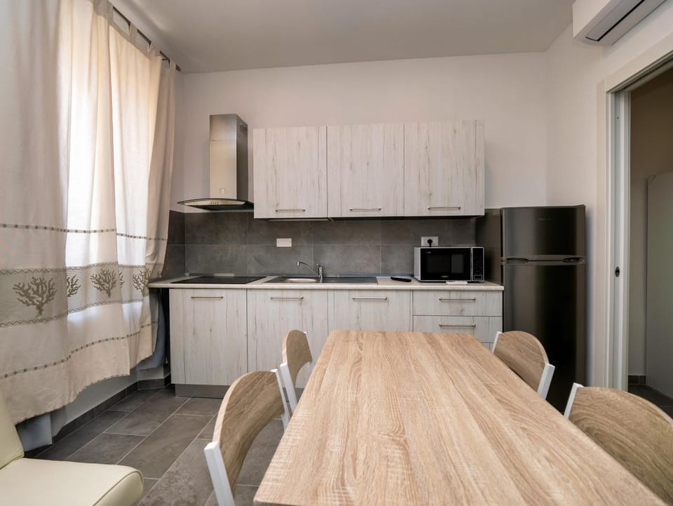 Kitchen or kitchenette, Dining area, pet friendly, stove