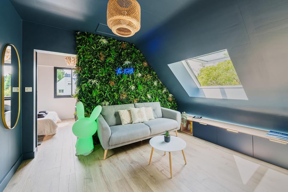 Communal lounge/ TV room, Game Room, TV and multimedia, Decorative detail, Garden view, internet