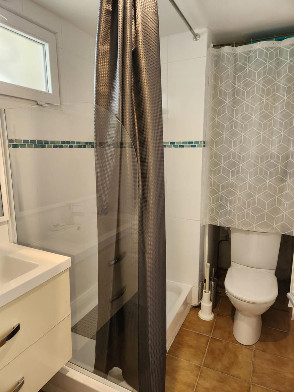 Shower, Toilet
