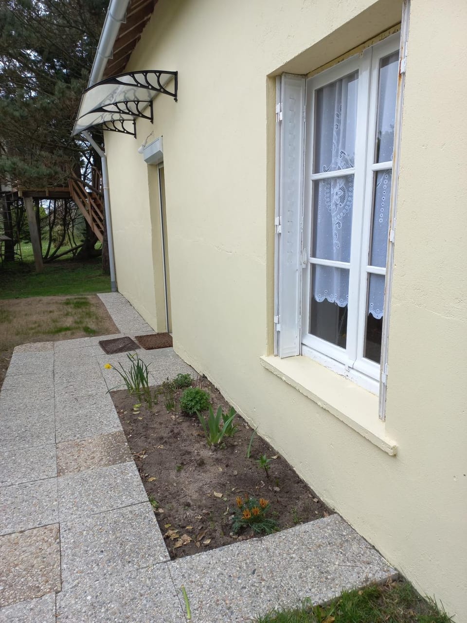 Facade/entrance