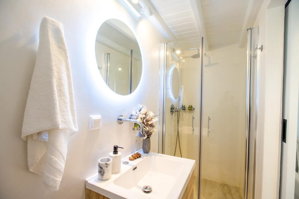 Shower, Bathroom, towels
