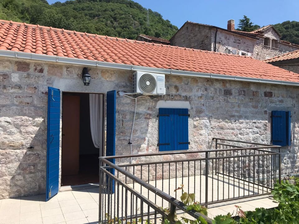 OLD HOUSE M House in Budva Municipality