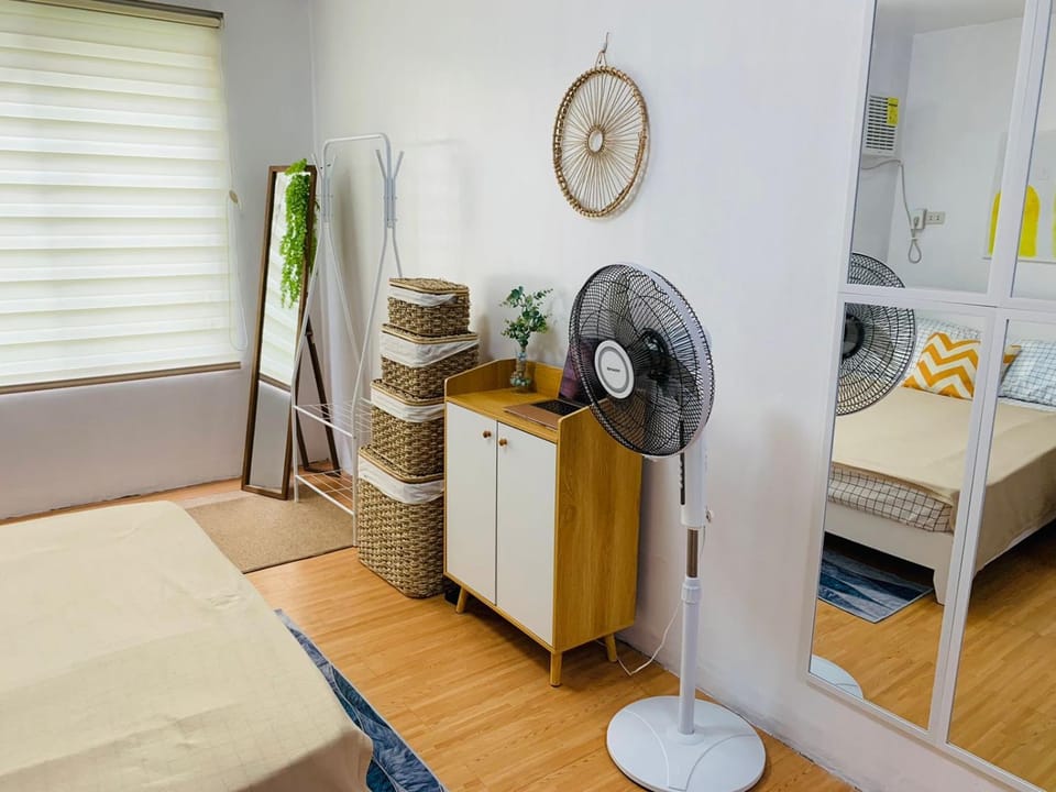 Bed, Bedroom, fireplace, air conditioner