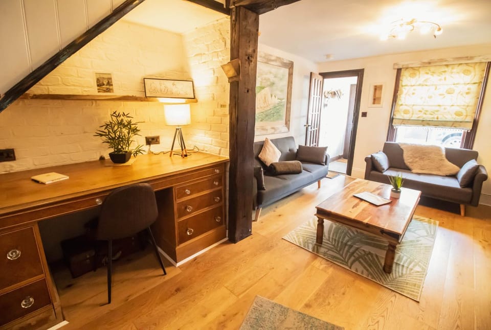 Living room, Seating area, internet