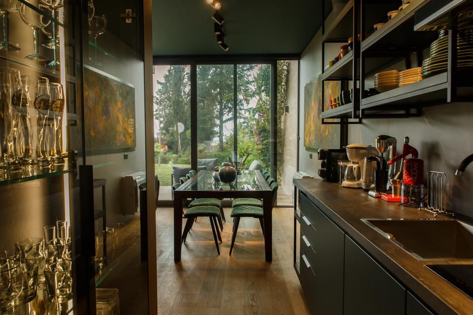 Coffee/tea facilities, Kitchen or kitchenette, Dining area