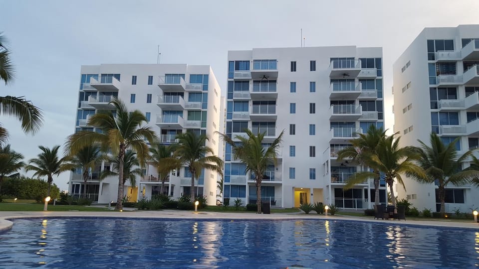 Swimming pool, Swimming pool