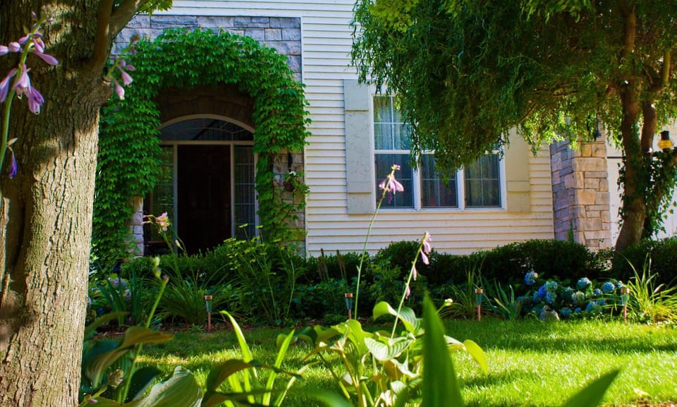 Facade/entrance, Day, Garden