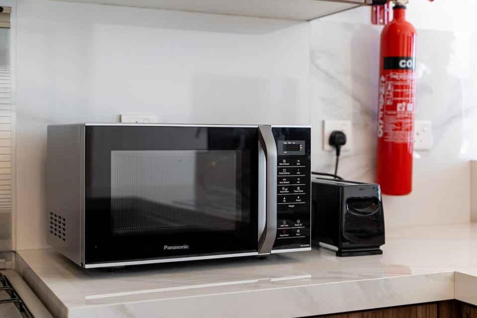 minibar, toaster