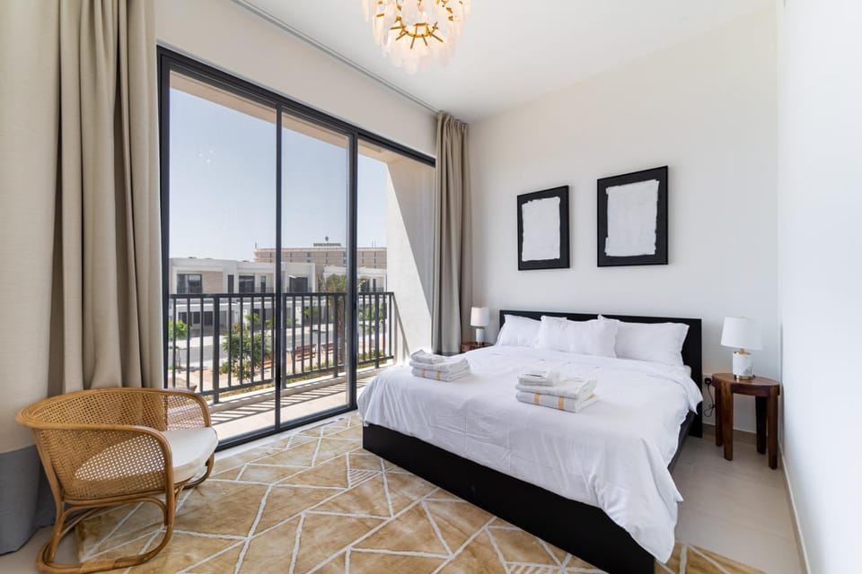 Photo of the whole room, City view, Street view
