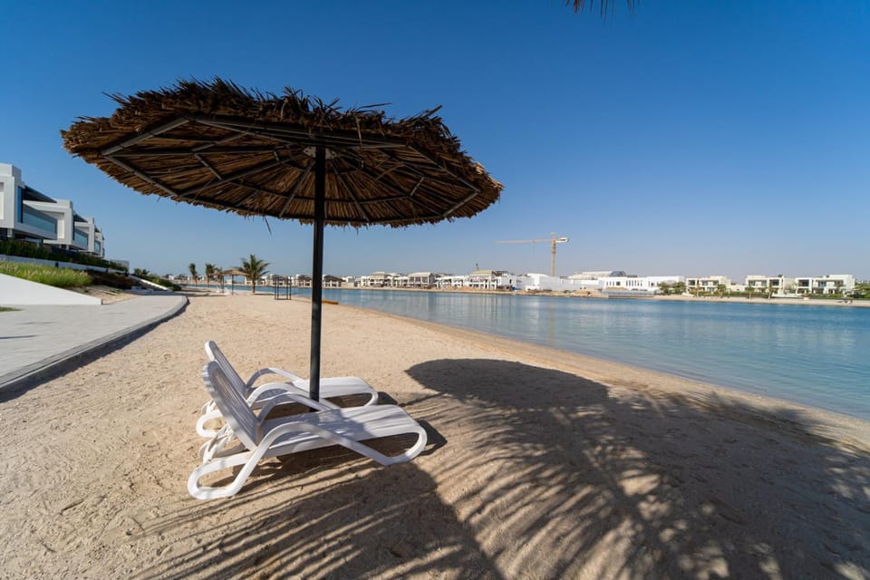Neighbourhood, Beach