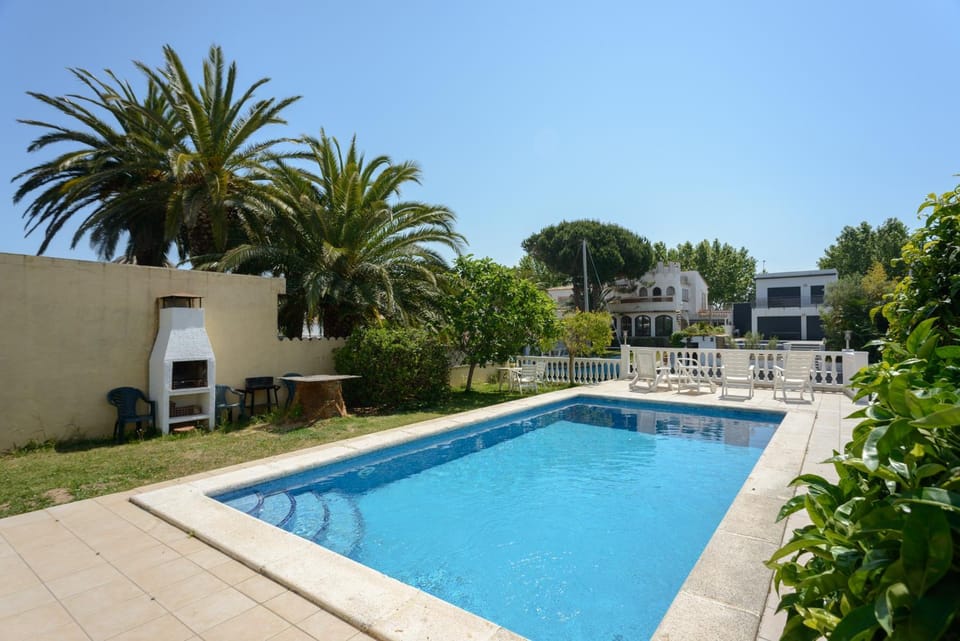 Casa Fluvia Villa in Alt Empordà