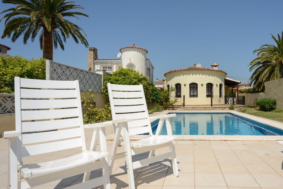 Casa Fluvia Villa in Alt Empordà
