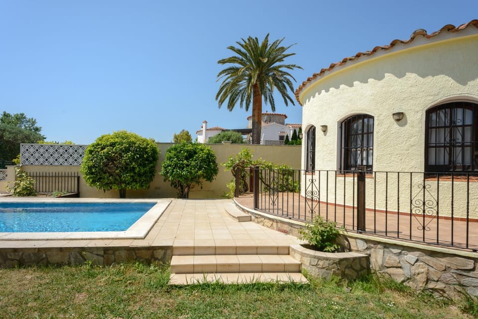 Casa Fluvia Villa in Alt Empordà