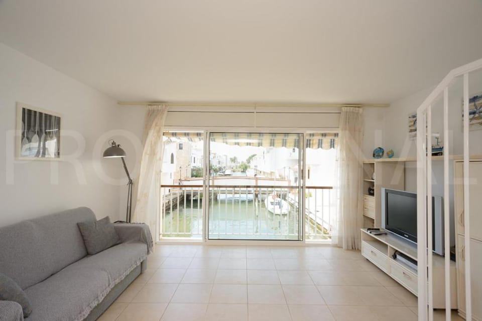 TV and multimedia, View (from property/room), Living room, Seating area