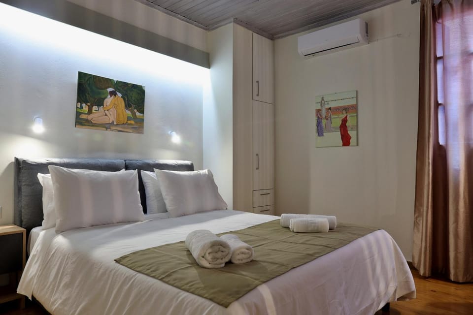 Bed, Photo of the whole room, Bedroom, towels, air conditioner
