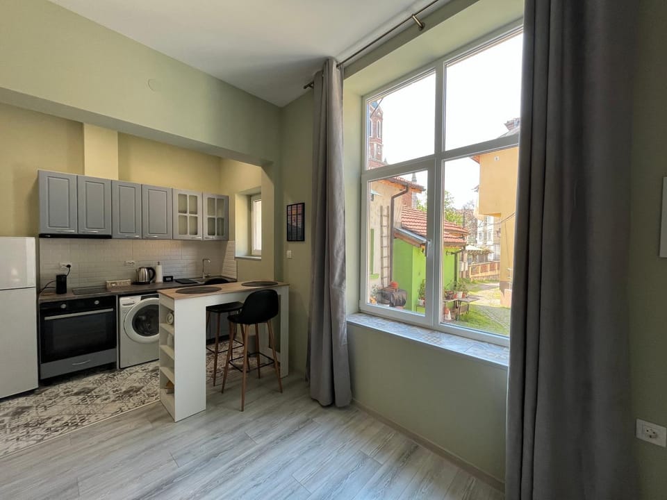 Nearby landmark, Kitchen or kitchenette, Dining area