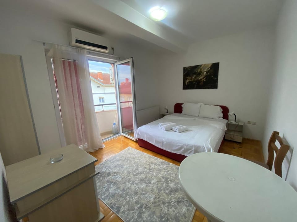 Hotel Montenegro Apartment in Municipality of Ohrid, North Macedonia