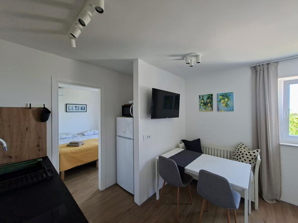 TV and multimedia, Kitchen or kitchenette, Dining area