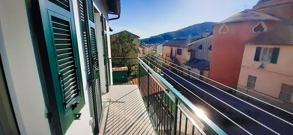 Neighbourhood, Balcony/Terrace, City view, Street view