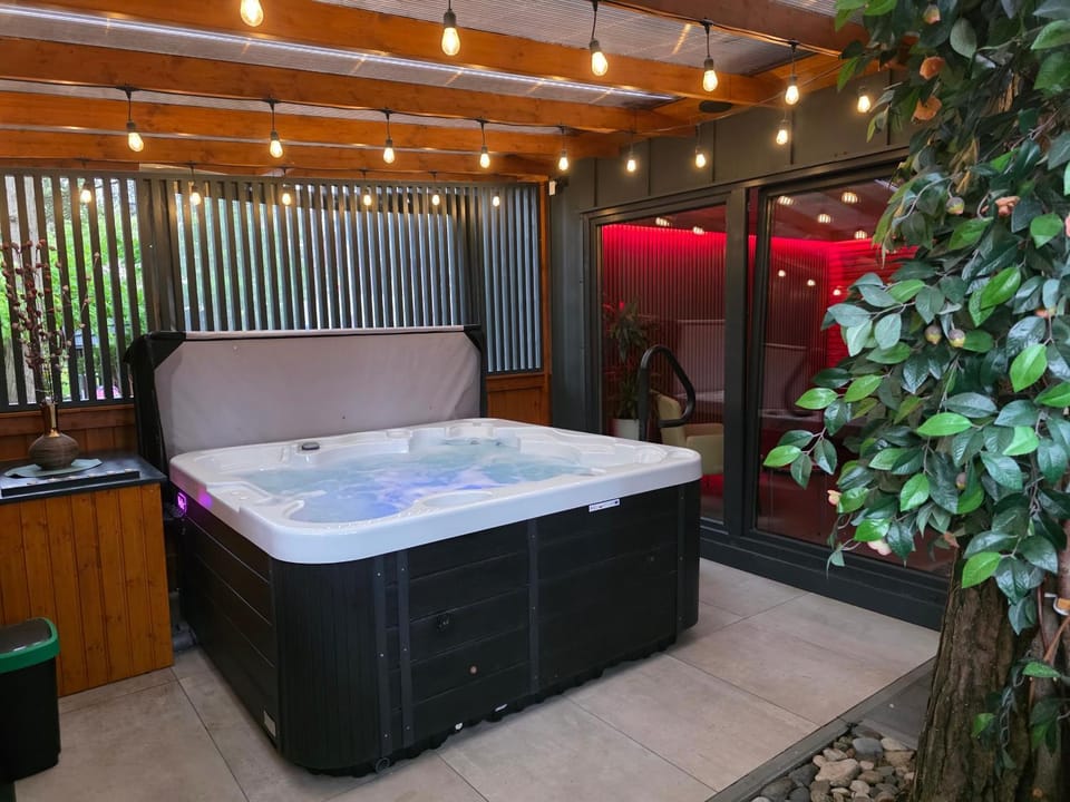 Hot Tub, Sauna, Spa and wellness centre/facilities