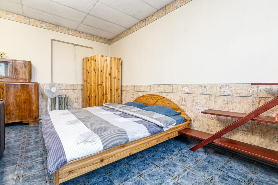Bed, Bedroom, fireplace, wardrobe