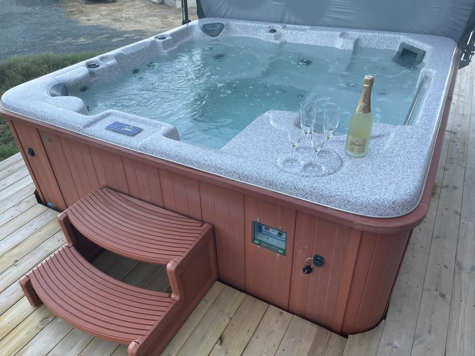 Hot Tub, Spa and wellness centre/facilities