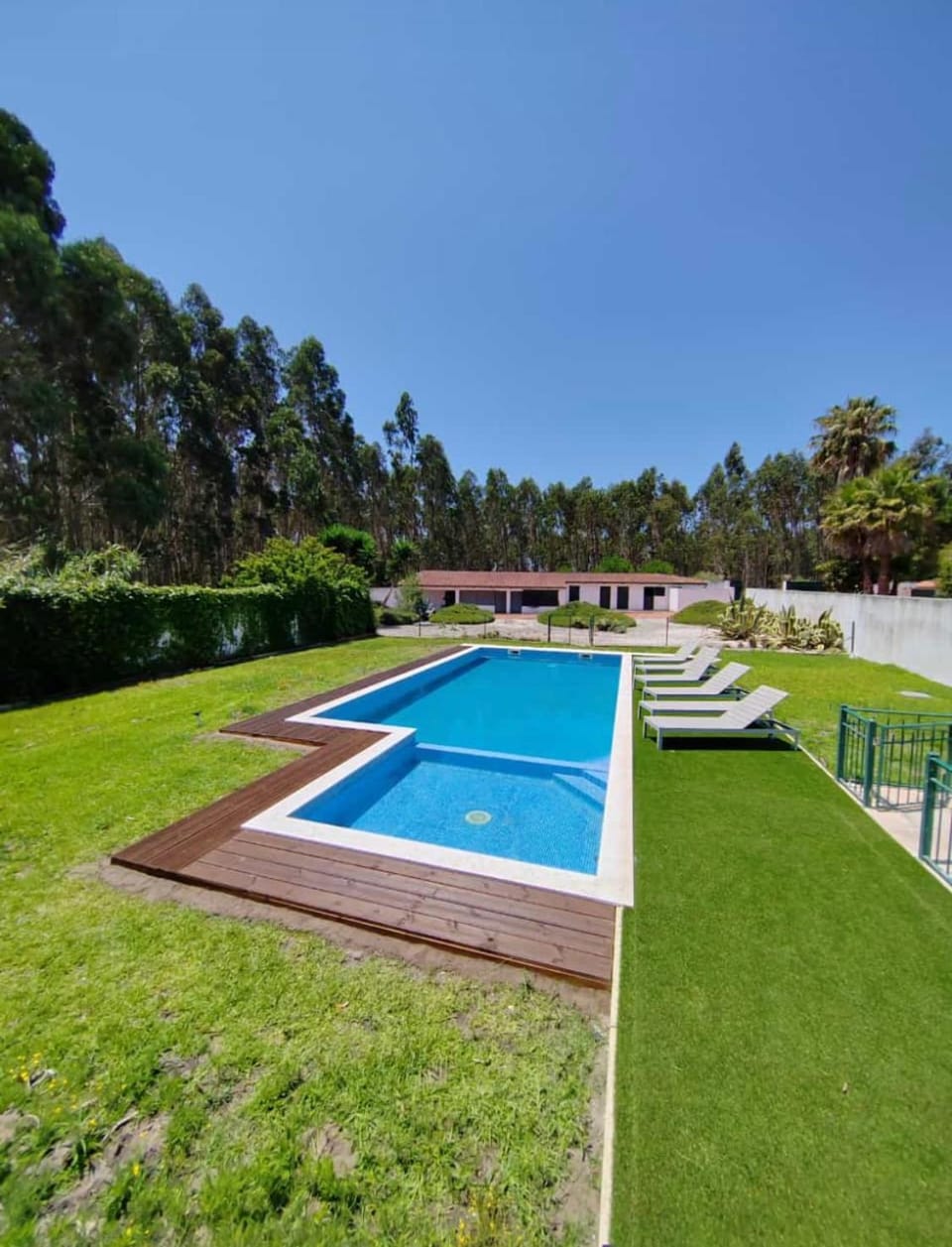Day, Natural landscape, Pool view, Swimming pool, sunbed