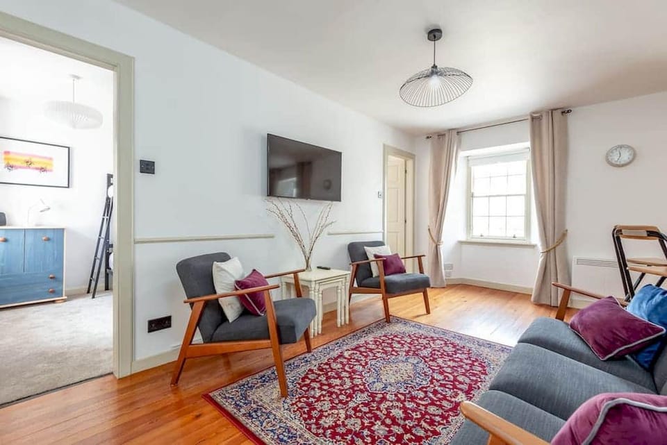 Communal lounge/ TV room, Living room