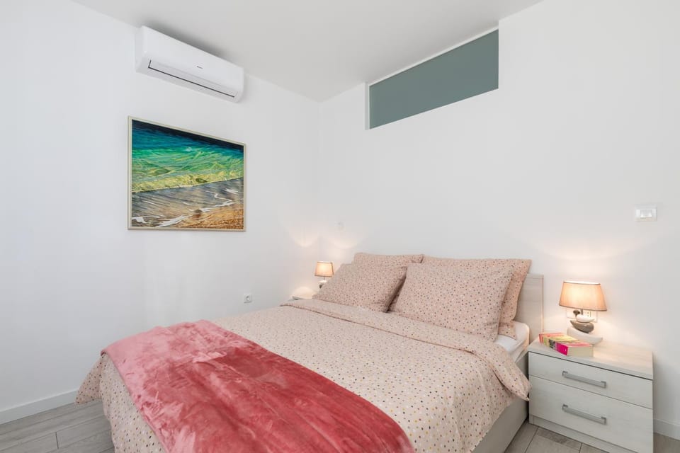 Bed, Bedroom, furniture, air conditioner