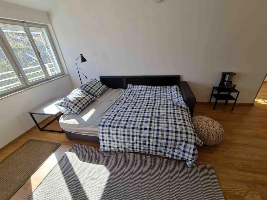 Living room, Photo of the whole room