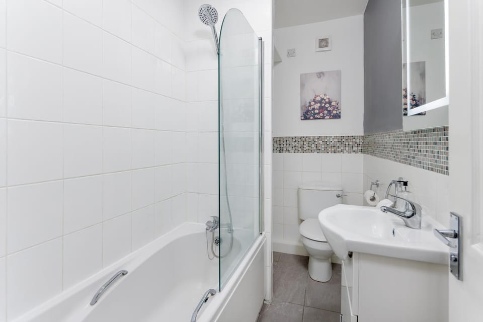 Shower, Toilet, Bathroom, Bath