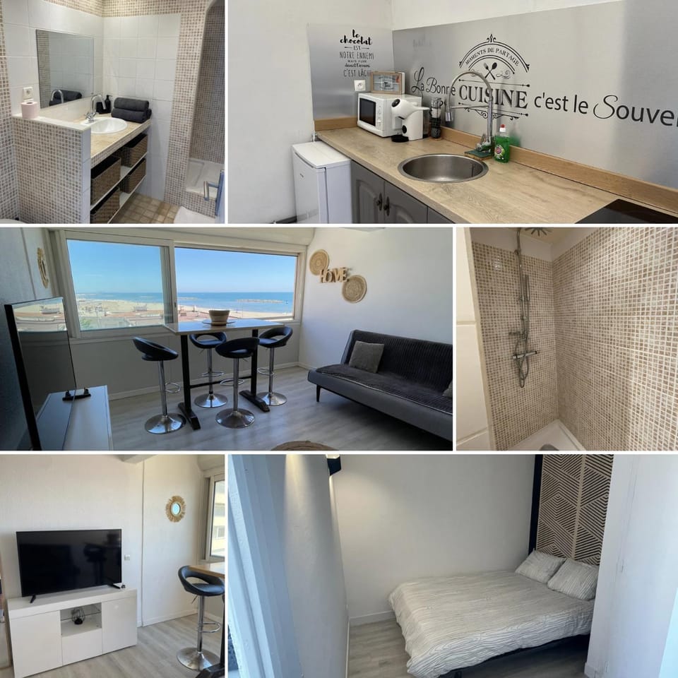 Kitchen or kitchenette, Living room, Dining area, Sea view