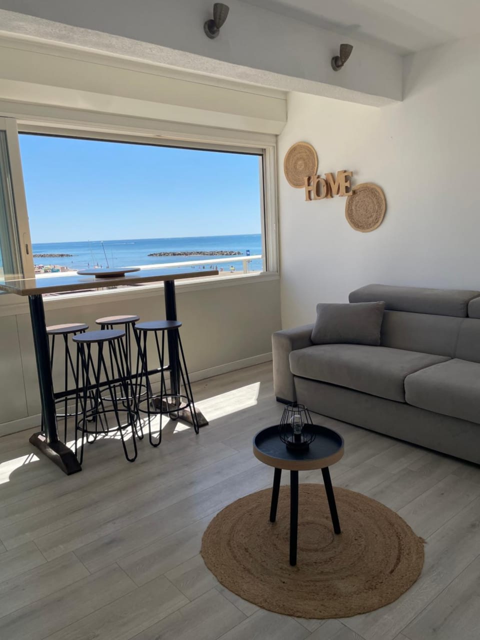 Living room, Sea view