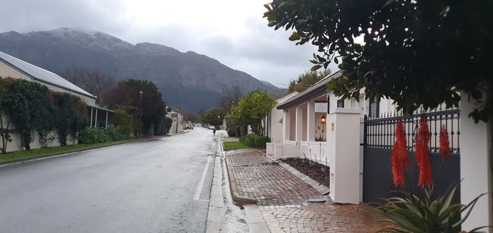 Property building, Neighbourhood, Mountain view, Street view