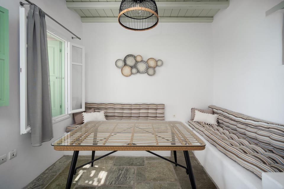 Seating area, Dining area
