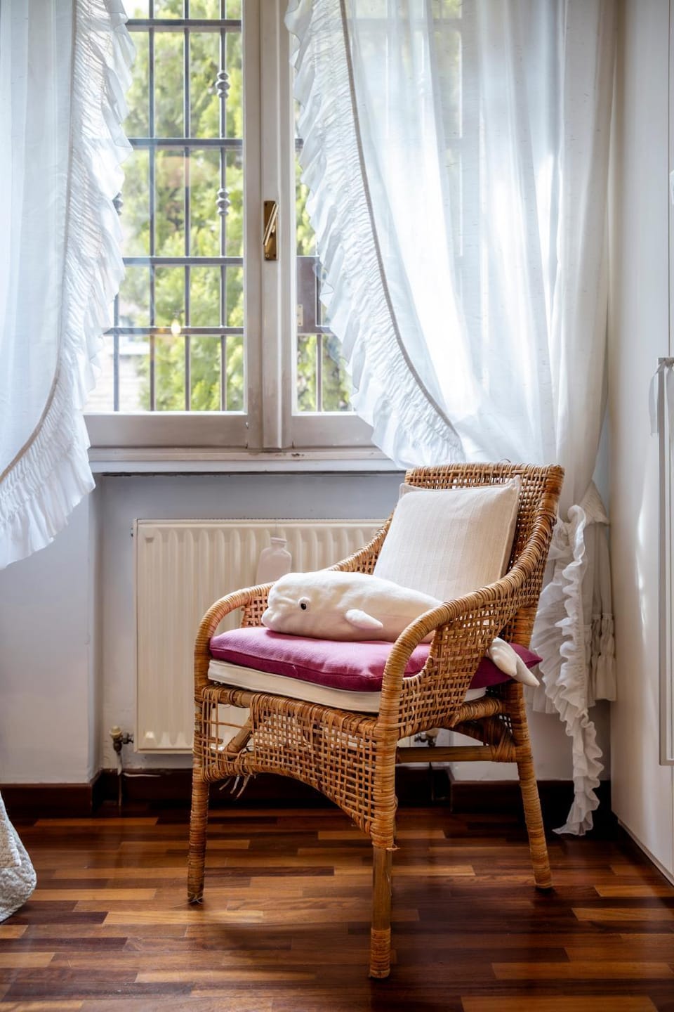 Property building, Nearby landmark, Restaurant/places to eat, Activities, Library, Bedroom, Breakfast, Breakfast, Drinks, flat iron, hair dryier, internet, towels, towels