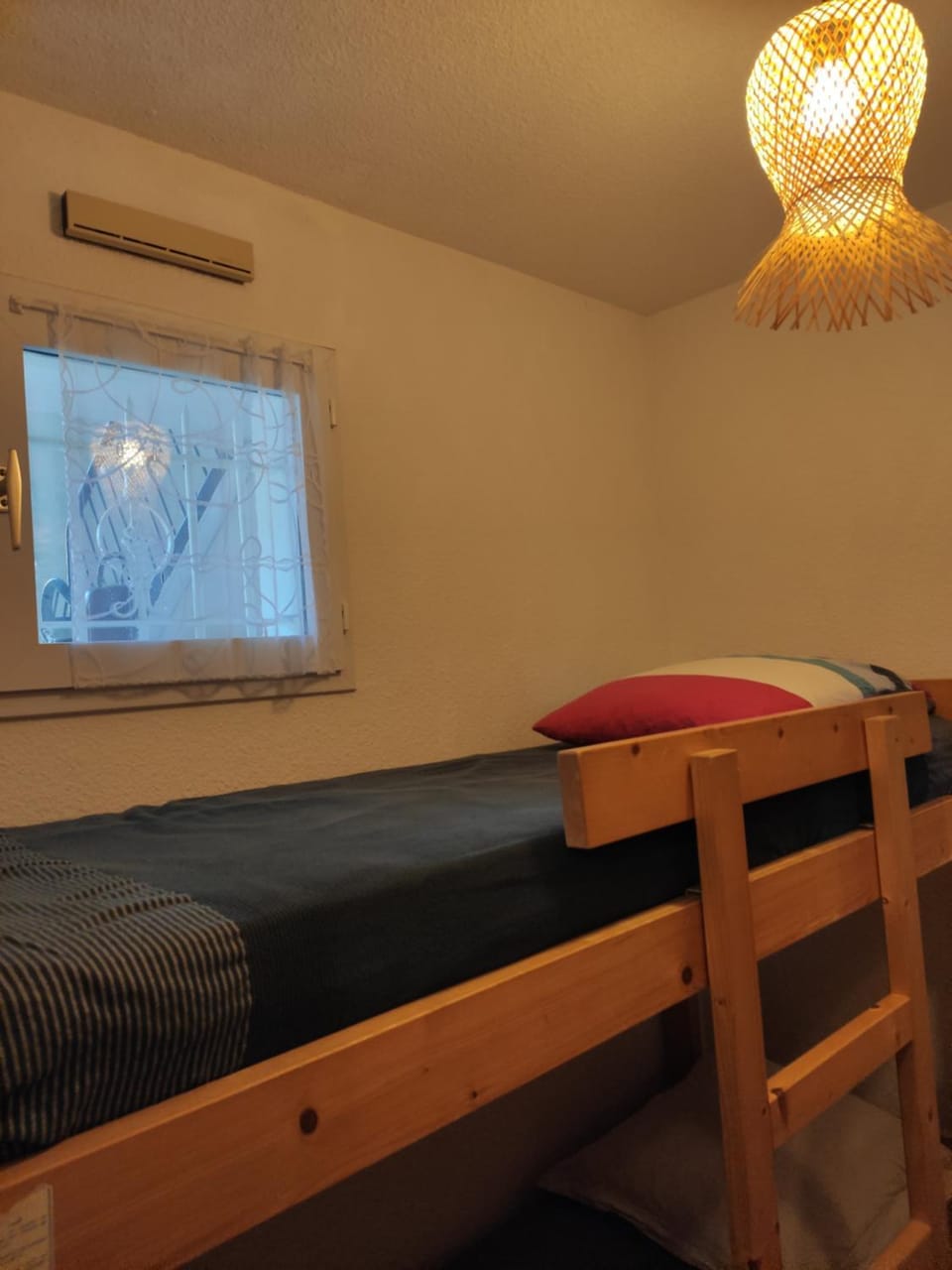 Bedroom, bunk bed
