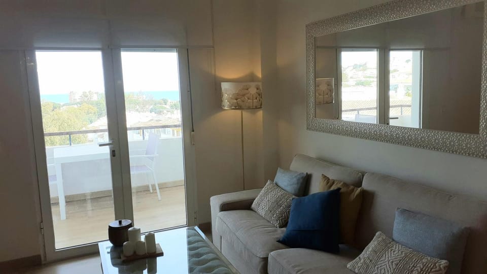APARTAMENTO- ATICO EN MIJAS COSTA , CON PISCINA. Apartment in Sitio de Calahonda