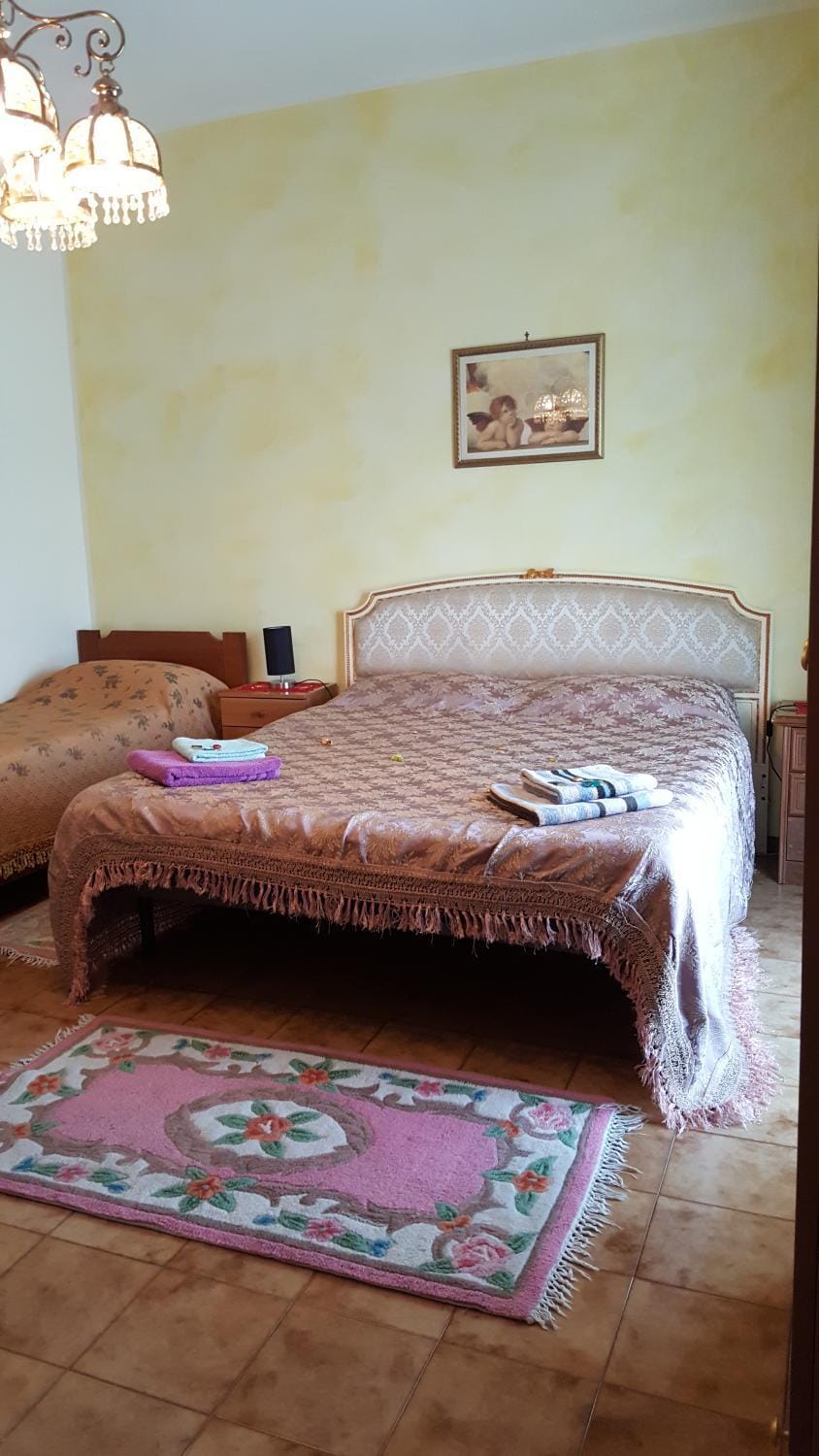 Bed, Other, Photo of the whole room, Decorative detail, Bedroom