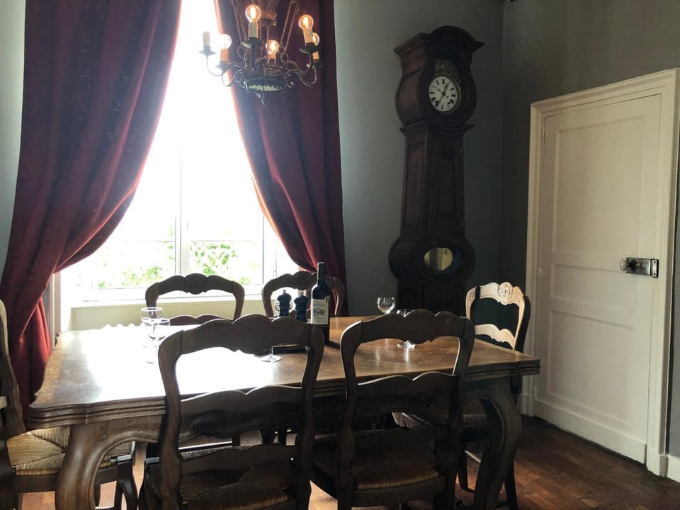 Seating area, Dining area