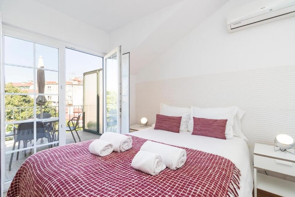 Your Home in Mouraria Castle and Music Apartment in Lisbon